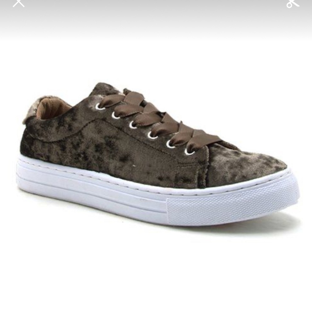 QUPID Olive Green Crushed Velvet Sneakers SZ 8.5